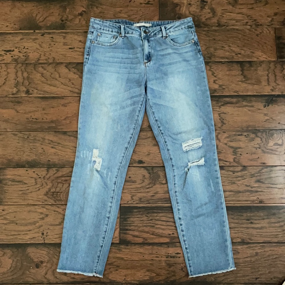 Tractr jeans. Straight leg, mom jean style